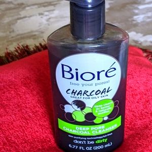 BIORE CHARCOAL DEEP PORE CLEANSER